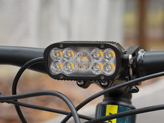Ravemen XR6000 akkumulátoros első lámpa