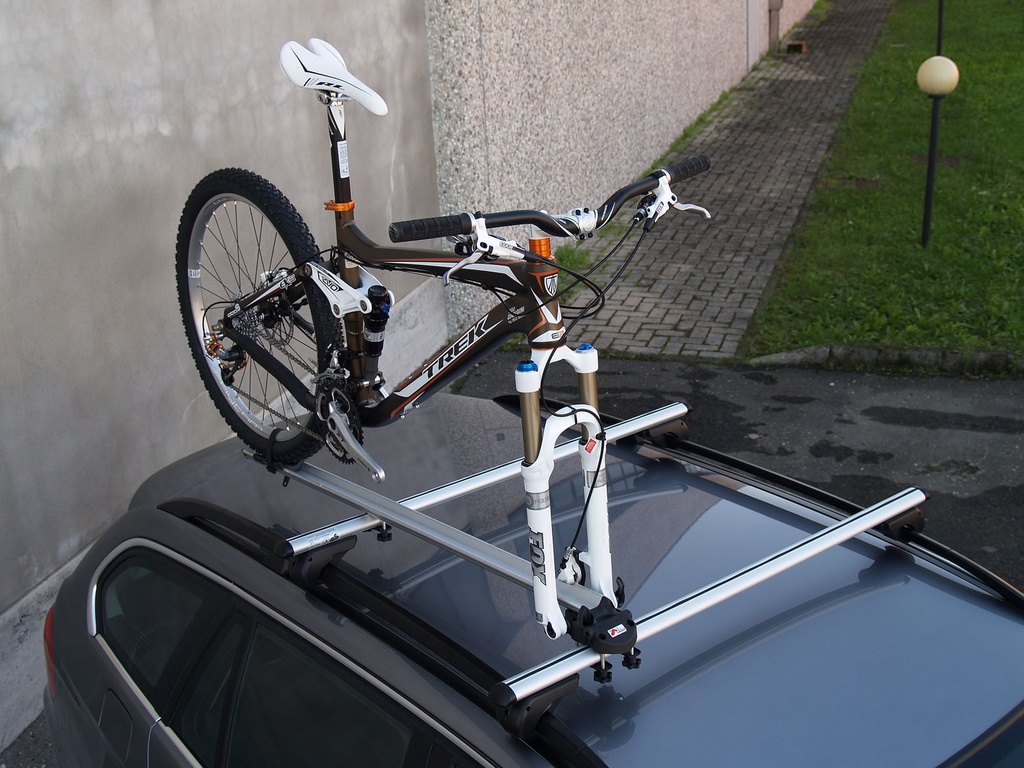 Menabo Bike Pro kerékpárszállító tetőcsomagtartóra