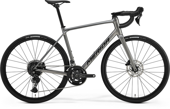 MERIDA SCULTURA ENDURANCE 300 FEGYVERSZÜRKE (FEKETE) L-es