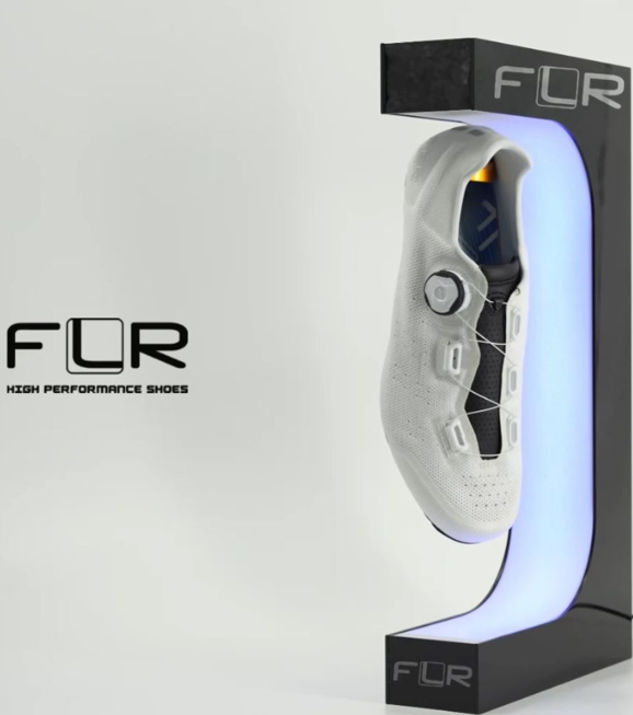 FLR Floating Stand cipő bemutató állvány