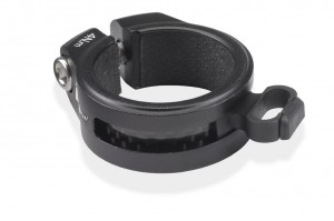 XLC nyeregcsőbilincs 31,8mm imbuszos karboncsőhöz kábelvezetővel fekete