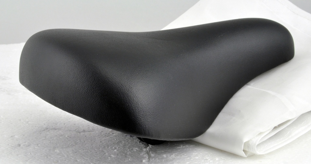 Longus Sette acél pálcás nyereg 240×150mm fekete